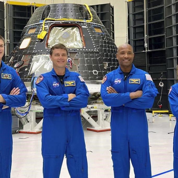 Astronauts get first look at the spacecraft that will fly them around the moon